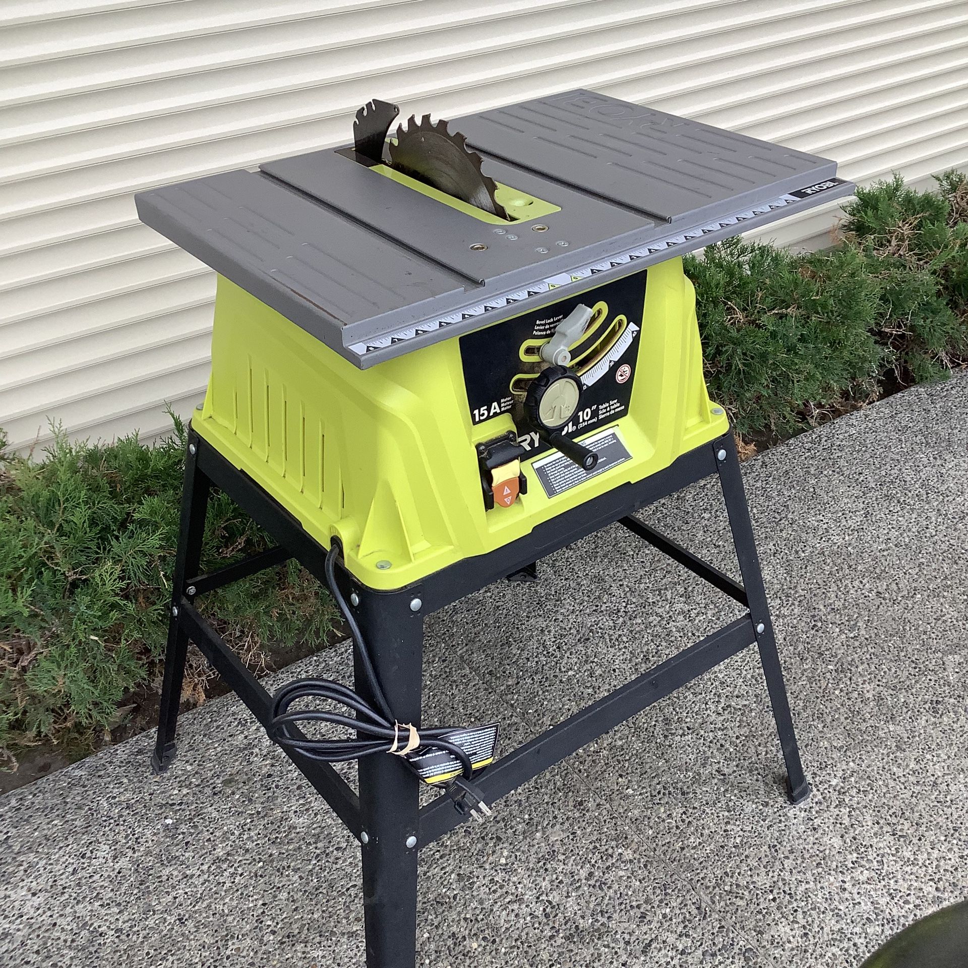 Ryobi 10” Table Saw w/Steel Stand