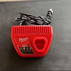 Milwaukee M 12 Charger 