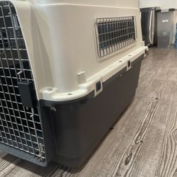 Dog kennel/ Crate