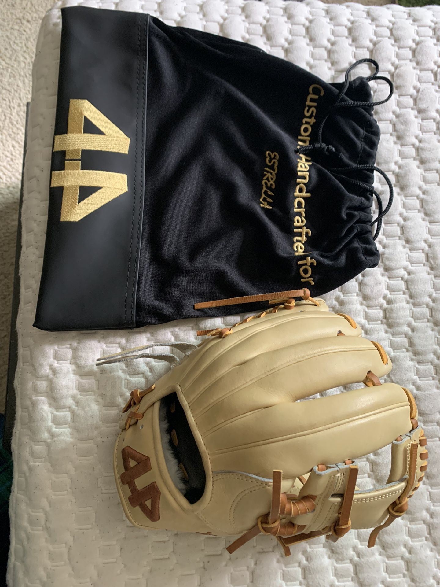 44 Baseball Glove for Sale in Tucson, AZ - OfferUp
