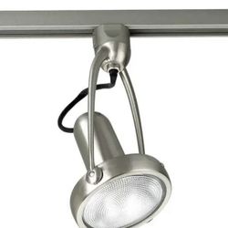 Selling this lot of 5 pieces new in open box Progress Lighting Model P6117-09 1 Light Track Head 75W Brushed Nickel. The units comes as shown 4 heads 