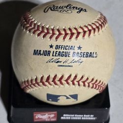 2 WHITE SOX SIGNED BASEBALLS!