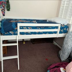 Short lofted bed