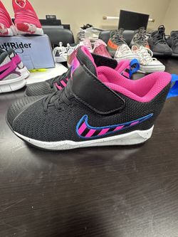 Nike girls Basketball Shoes Size 1.5Y