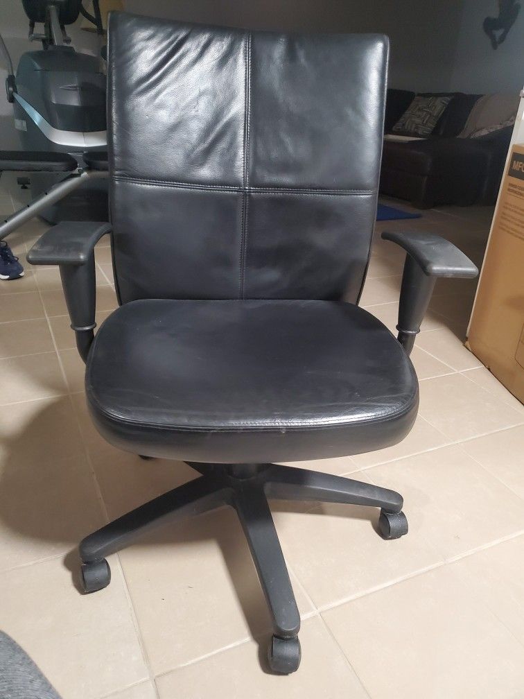 Leather Office Chair (Turnstone)