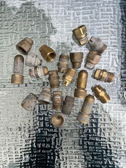 Spray pump tips