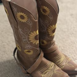 Cowboy Boots - Women 👢🌻