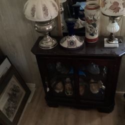 Curio Cabinet Vintage