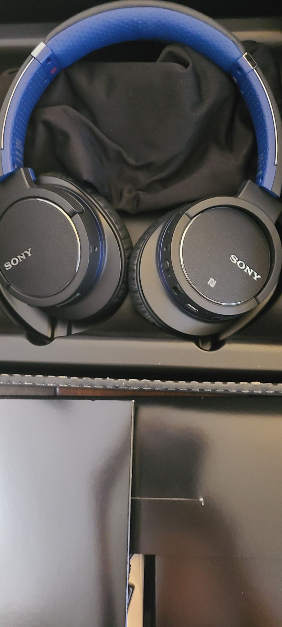 Sony Bluetooth noise cancel headphones like new