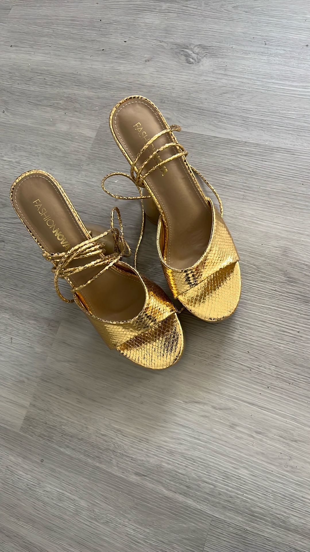 Size 9 Fashioniva Gold Heels