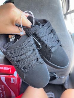 Black Quiksilver low tops