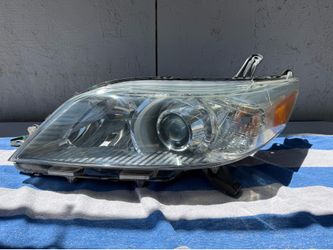 2011 _ 2015 Toyota Sienna Left Driver Side Halogen Headlight OEM