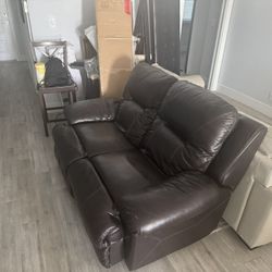Electric Reclining Loveseat 