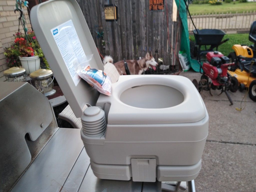 Camper toilet