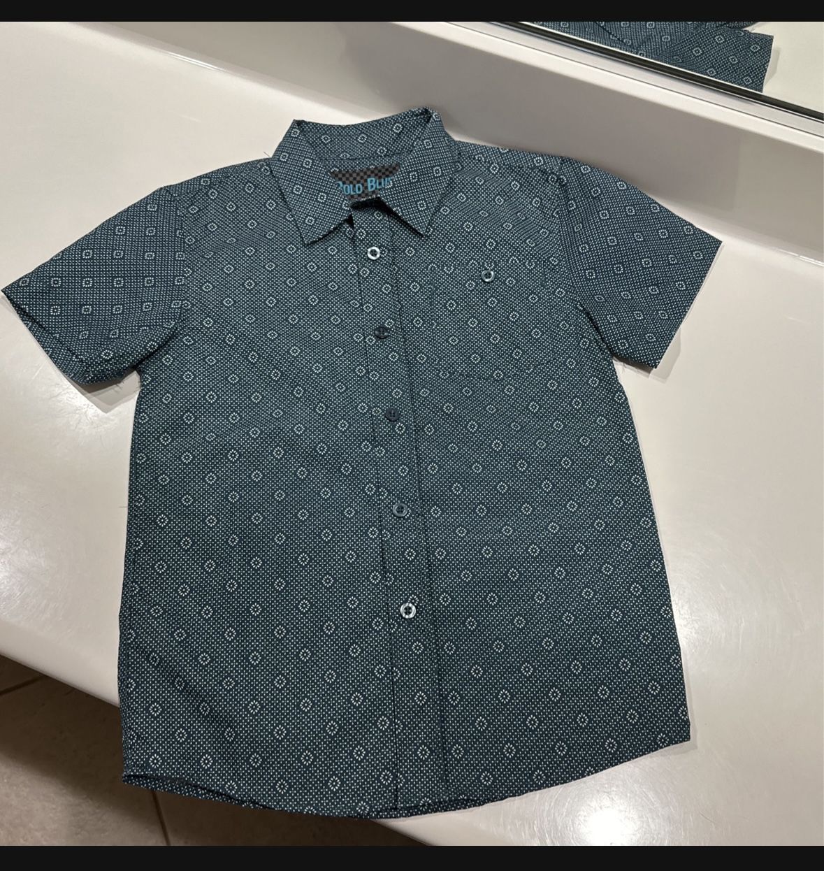 Boys Button Up Shirt Size 6 $4