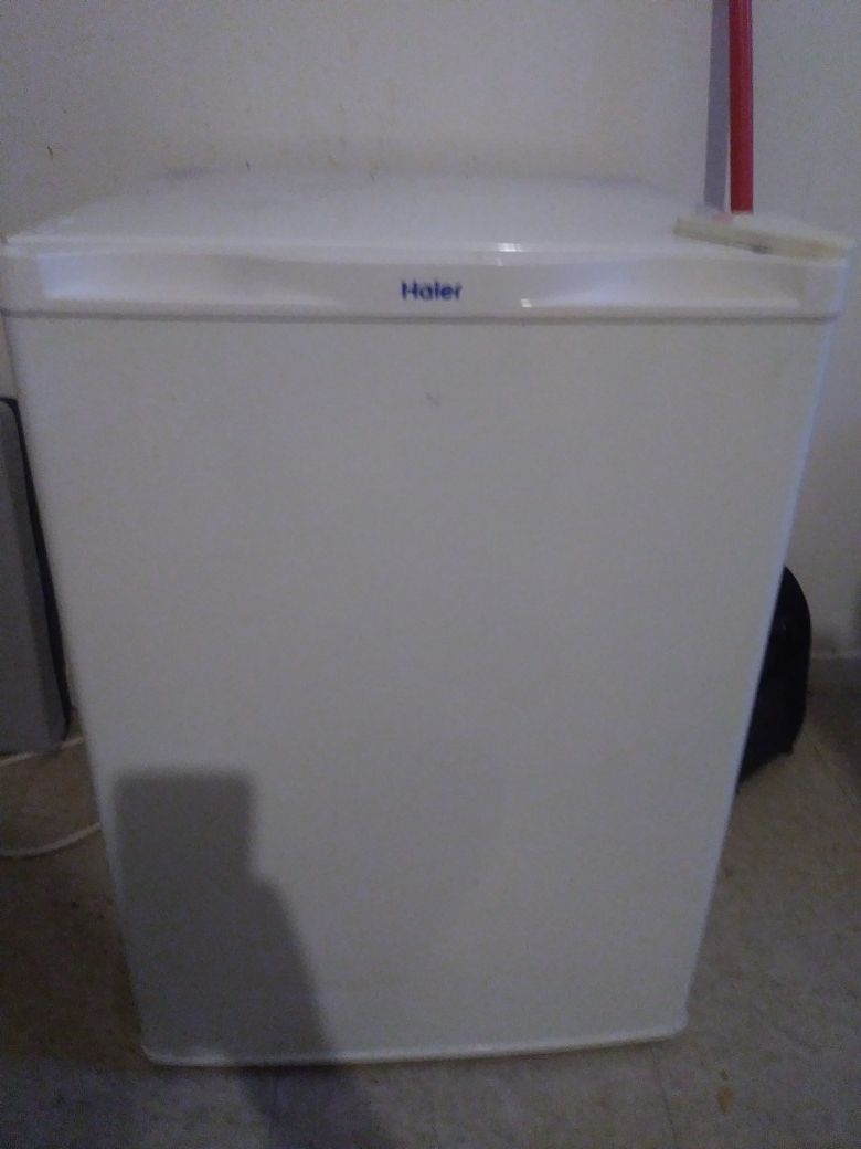 Haier mini refrigerater/freezer