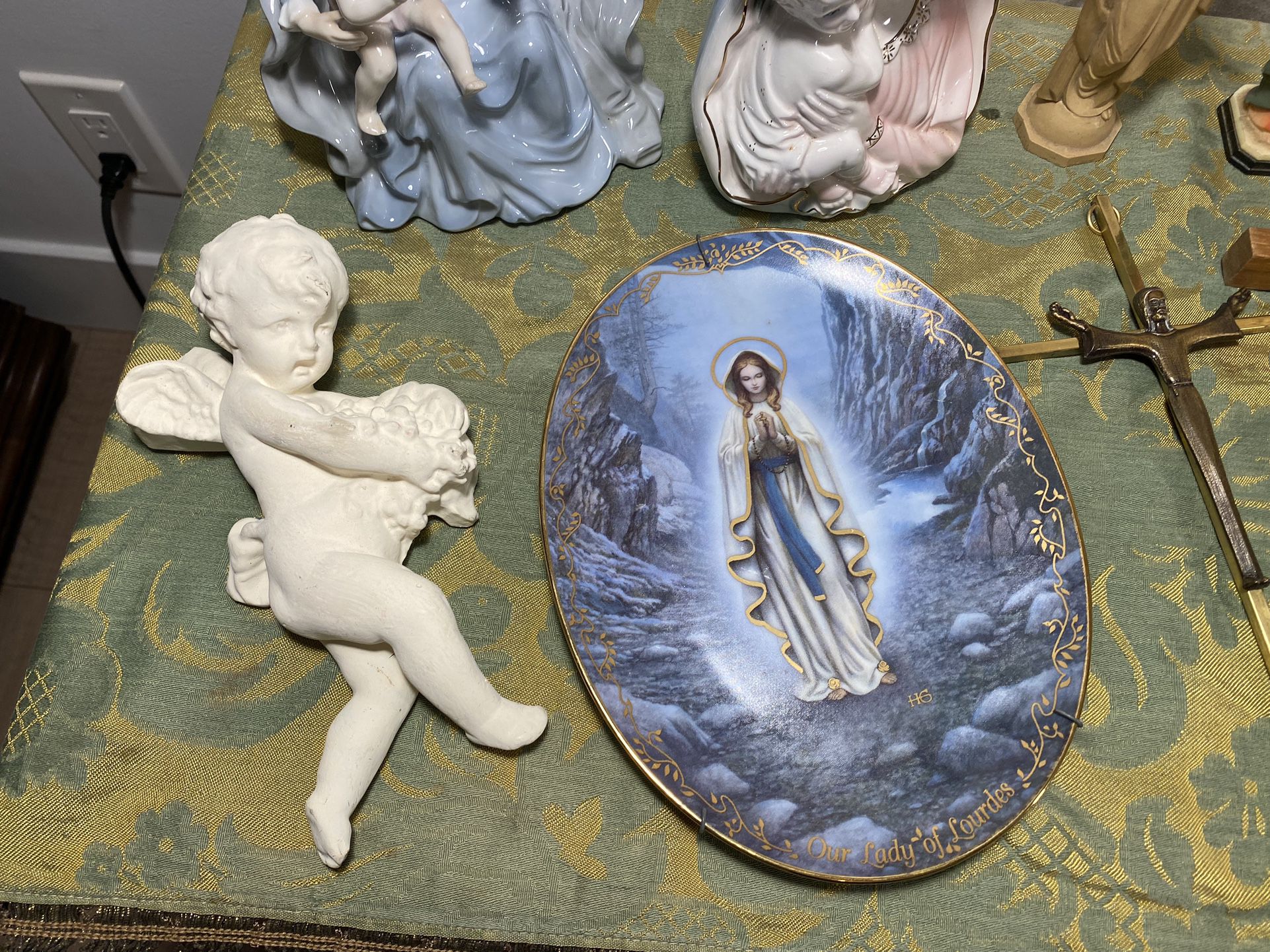 Lot Of 13 Miscellaneous Religious Figures Christ Mary Madonna Crucifix Porcelain Collectibles