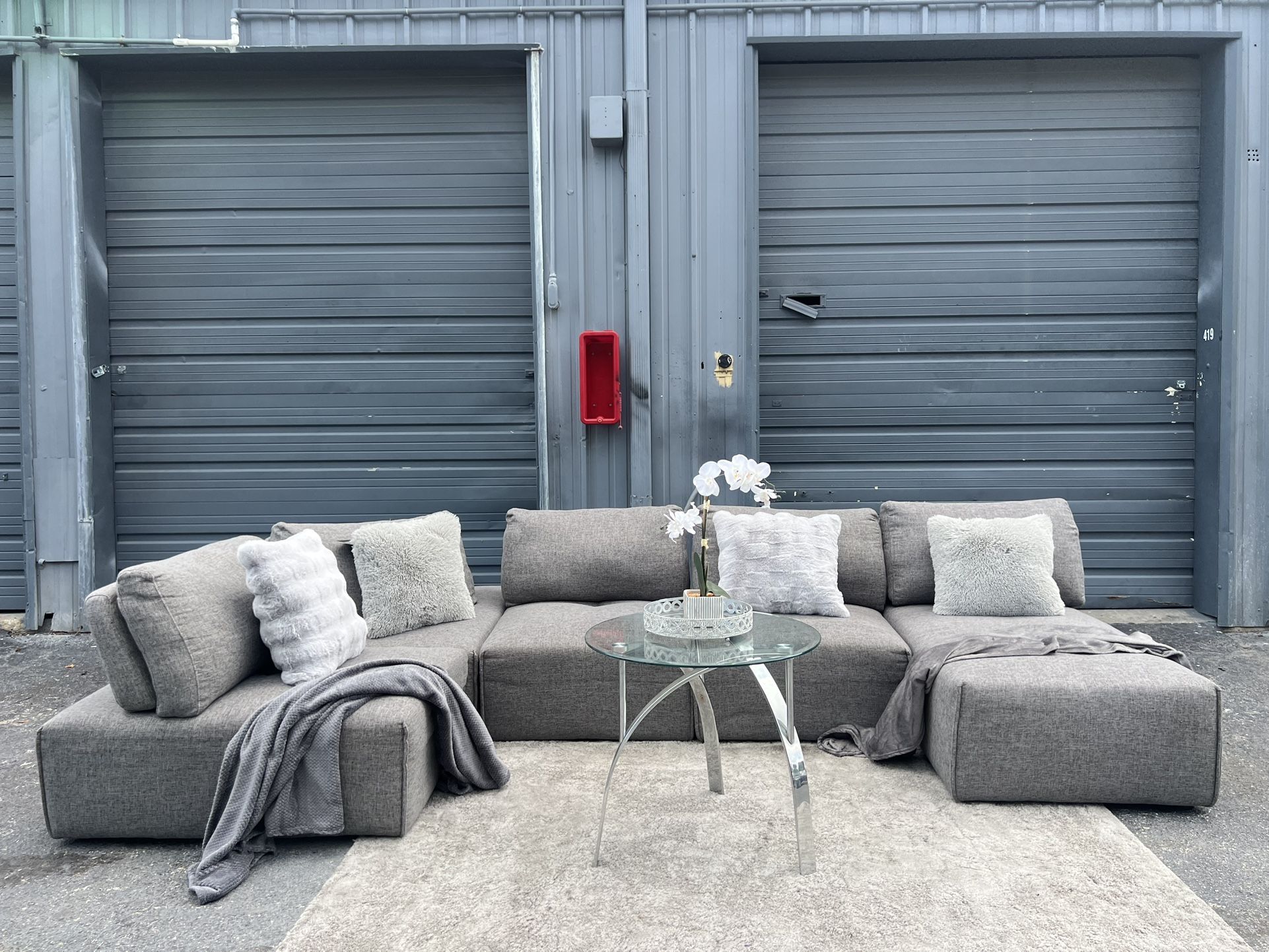 Sectional/couch/sofa,Brand:Laney Park, Color:Grey, 72x135x62,Delivery Available 🚚