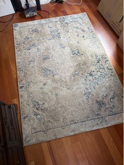 5’3” x 7’7” Rug