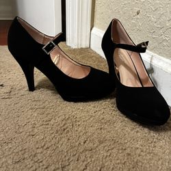Black Velvet Pumps