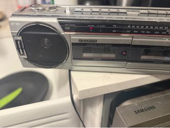 Sanyo boombox