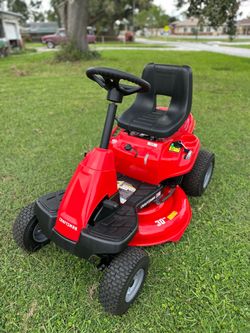 2024 craftsman riding lawnmower 30” deck like new