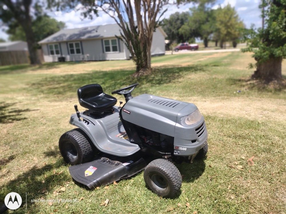 42"Cut Craftsman riding lawn mower runs cuts great no issues 725 cash form read full post before as
