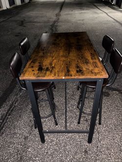 Bar Height Table with 4 Stools