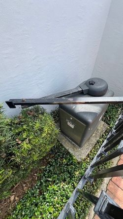 Electric gate stuck or not opening? Fast solution for motor, chain, and sensor issues