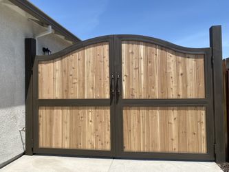 Portones/ Gates