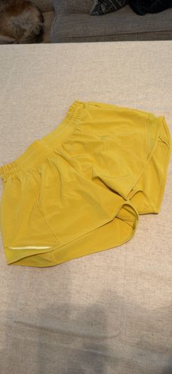 Lululemon - Hotty Hot Low-Rise Lined Short 4” Size 6