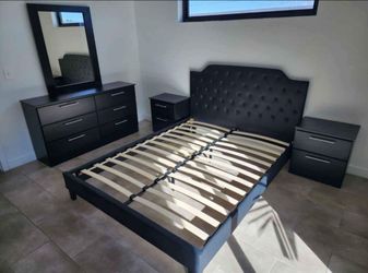 Cama king+cómoda+ espejo+1 mesita de noche