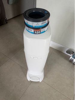 Diaper Genie w/ refills