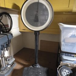 Old Large Antique Plafrom scale, 100 lb. Industrial Commercial Iron Scale, Still Works, 