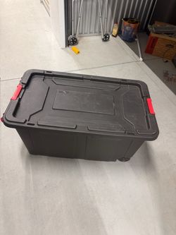 Sterilite Large Rolling Storage Tote with Lid no damage
