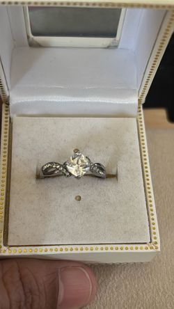 Silver Ring with Clear Stone and Twist  Band  Size 7