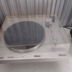 Yamaha P-350 Turntable 