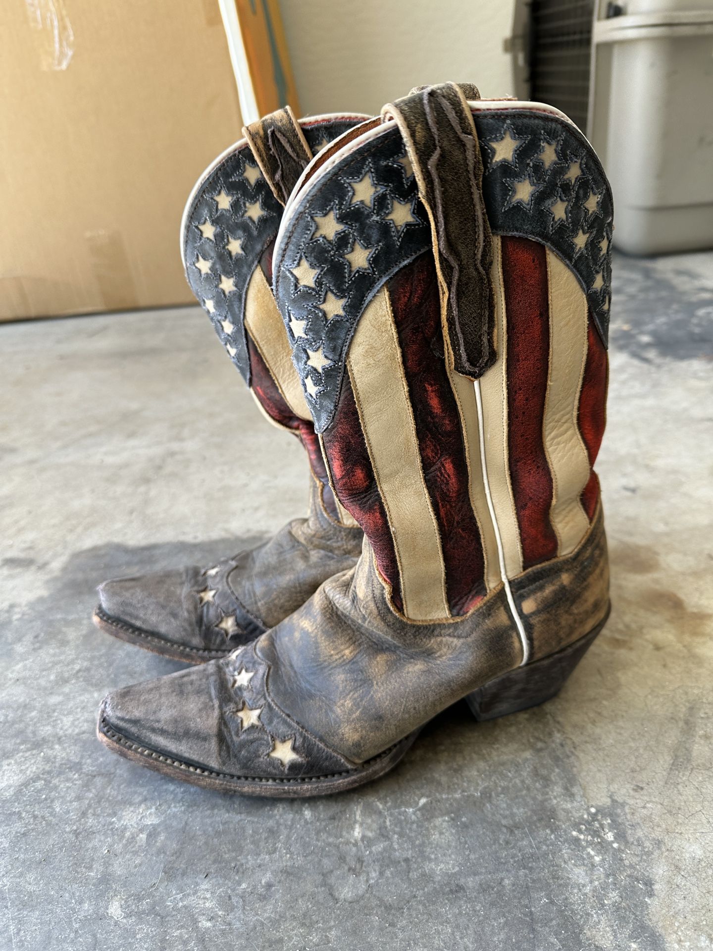 Dan post flag shop boots
