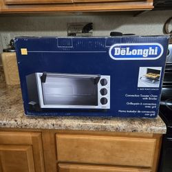 Brand New DeLonghi  Convection Toaster Oven With Broiler."CHECK OUT MY PAGE FOR MORE DEALS "