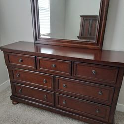 Queen Bedroom Set