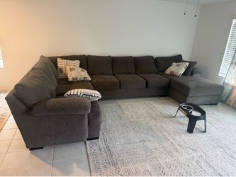 Nebraska Furniture Mart Couch (2 years old)