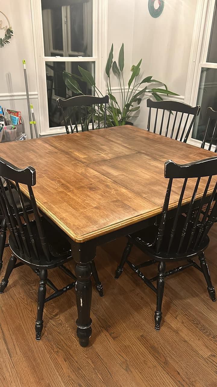 Kitchen Table W/ Leaf & 6 Chairs