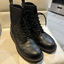 Black leather Doc Martens 1460 boots 