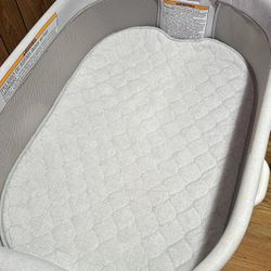 Graco Dreammore Bassinet with Calming Motion