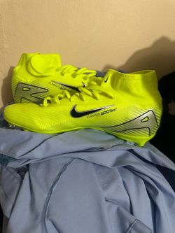 Soccer cleats