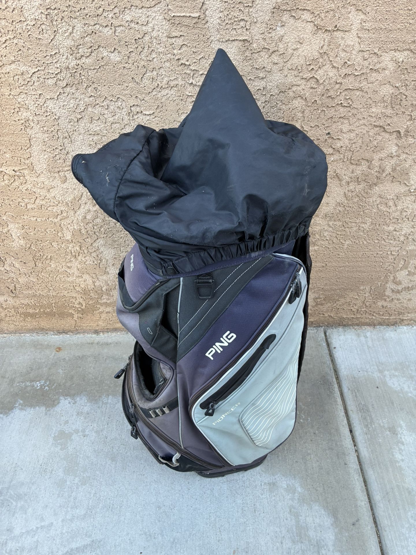 PING GOLF BAG CLUBS NOT INCLUDED