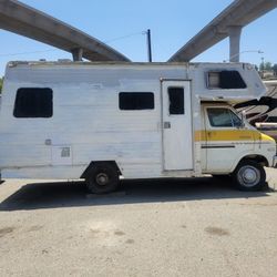 1975 Dodge Sportsman 300 Motorhome with 360 2bbl Engine And 727 Tranmission