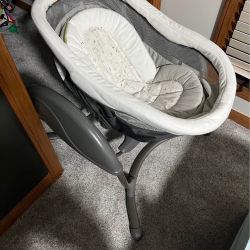 Graco Rocking Bassinet 