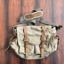 CANVAS AND LEATHER MESSENGER BAG