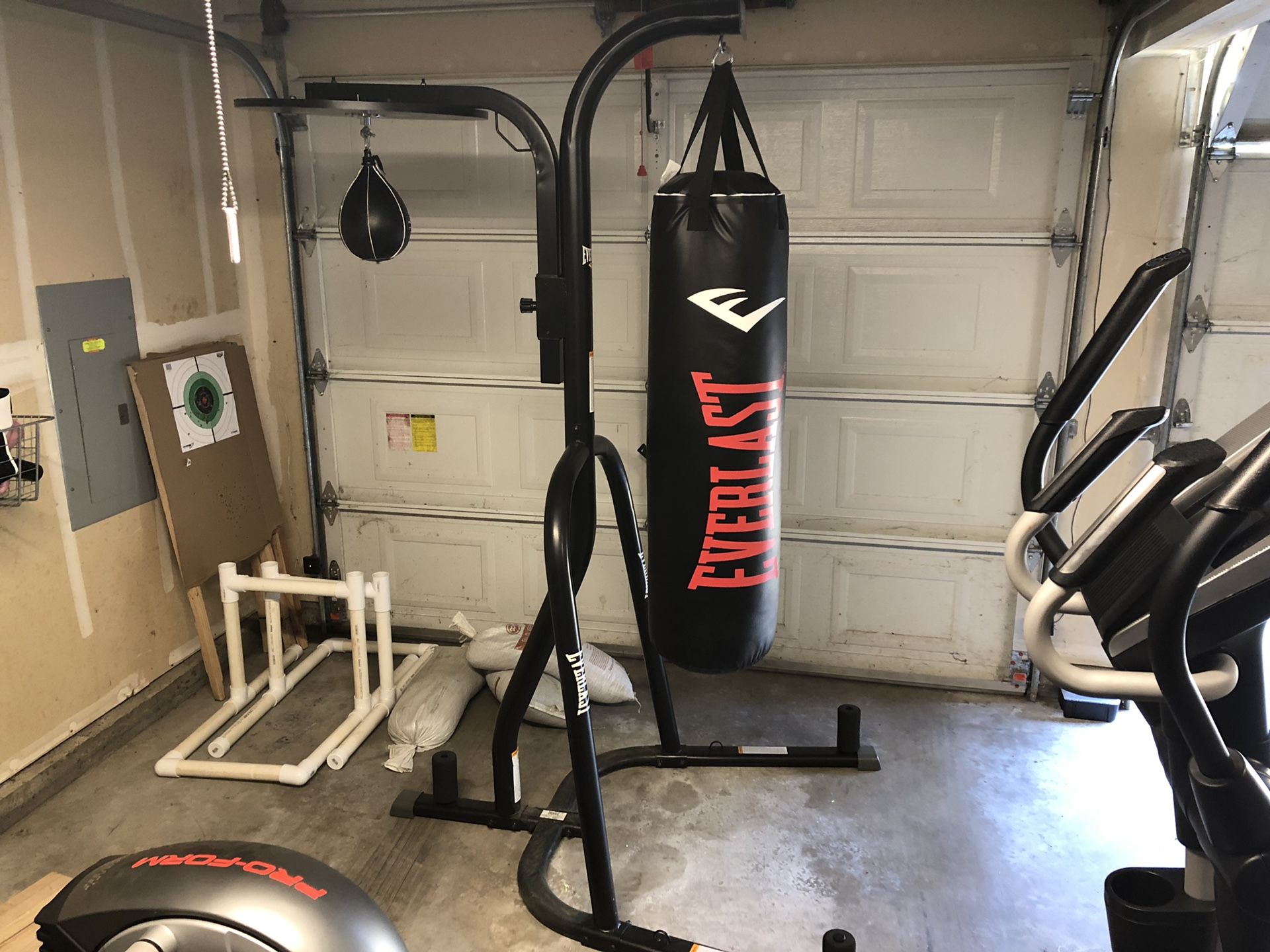 Everlast Heavy/Speed bag with stand